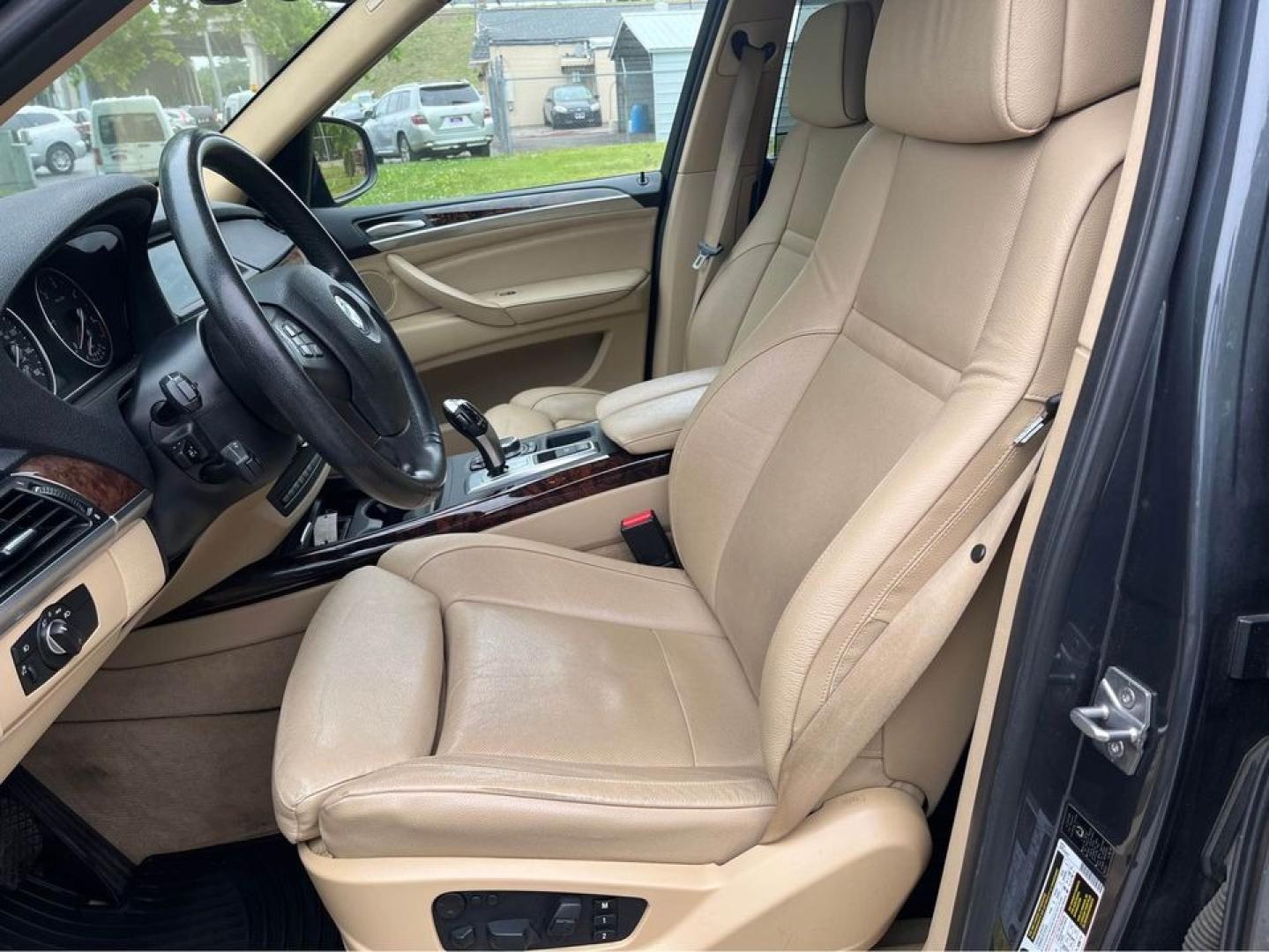 2011 Grey /Tan BMW X5 xDrive 35D (5UXZW0C55BL) with an M57 Twin Turbo I6 Diesel engine, Automatic transmission, located at 5700 Curlew Drive, Norfolk, VA, 23502, (757) 455-6330, 36.841885, -76.209412 - Photo#8